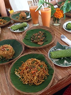 Balinese lunch. Photo by Tomoko Nishihira, Bali, February 2014